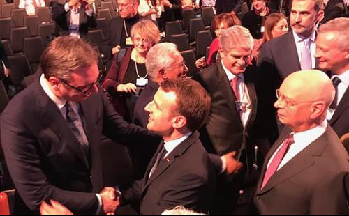 (FOTO) VUČIĆ RAZGOVARAO S MAKRONOM: Predsednici Srbije i Francuske razmenili mišljenja na marginama skupa u Davosu!